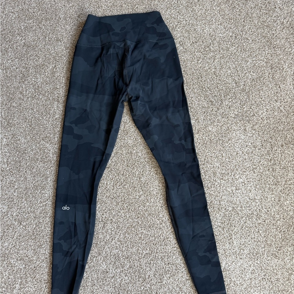 ALO Yoga CamoLeggings size small - Picture 2 of 5